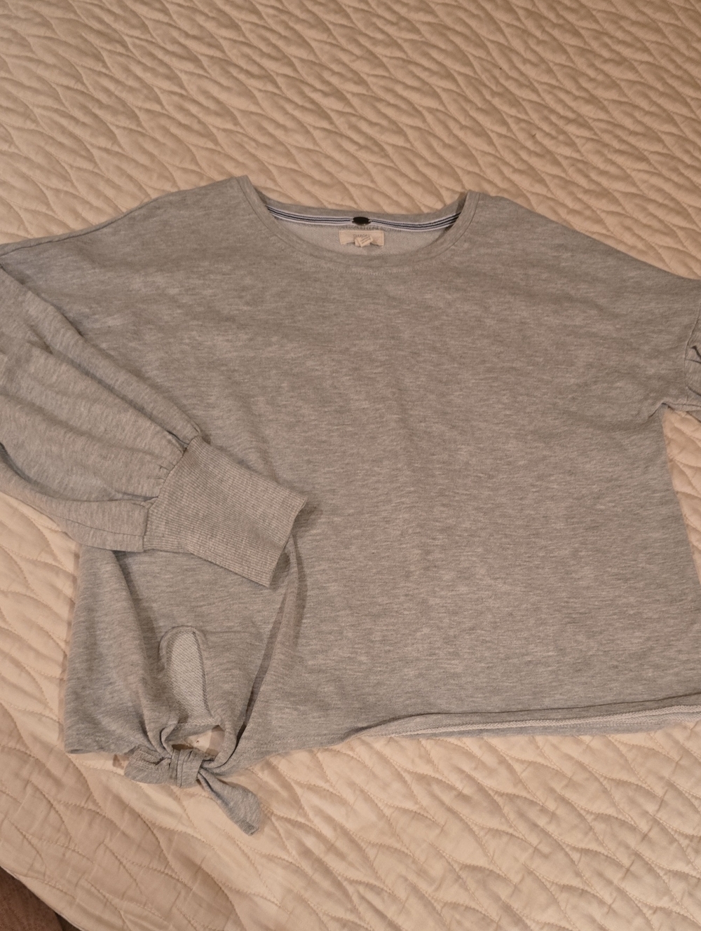 $5 Friday!!!!      Cupio Gray Sweatshirt Top with Tie on lower right side L